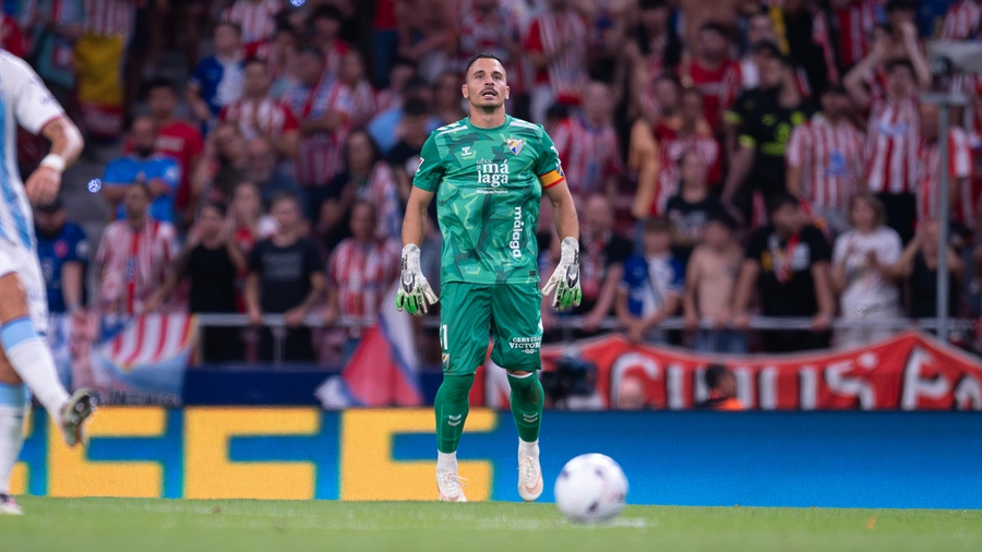 Alfonso Herrero sacando el balón