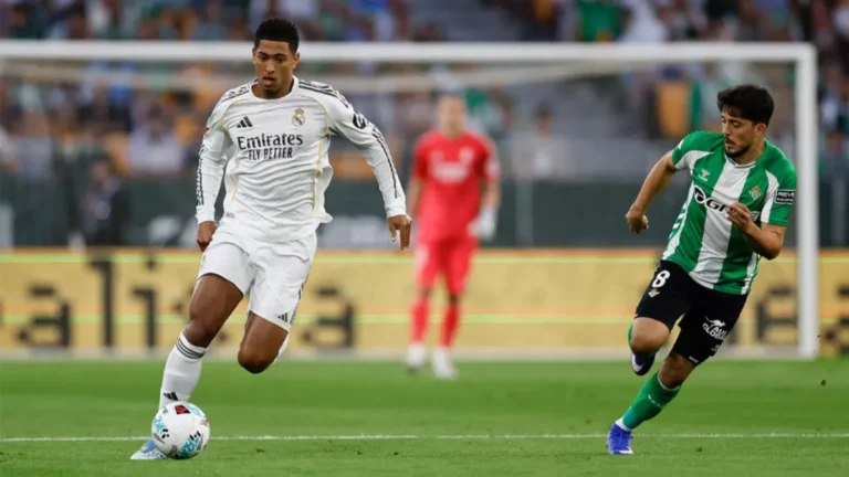 Jude Bellingham jugando contra el Real Betis