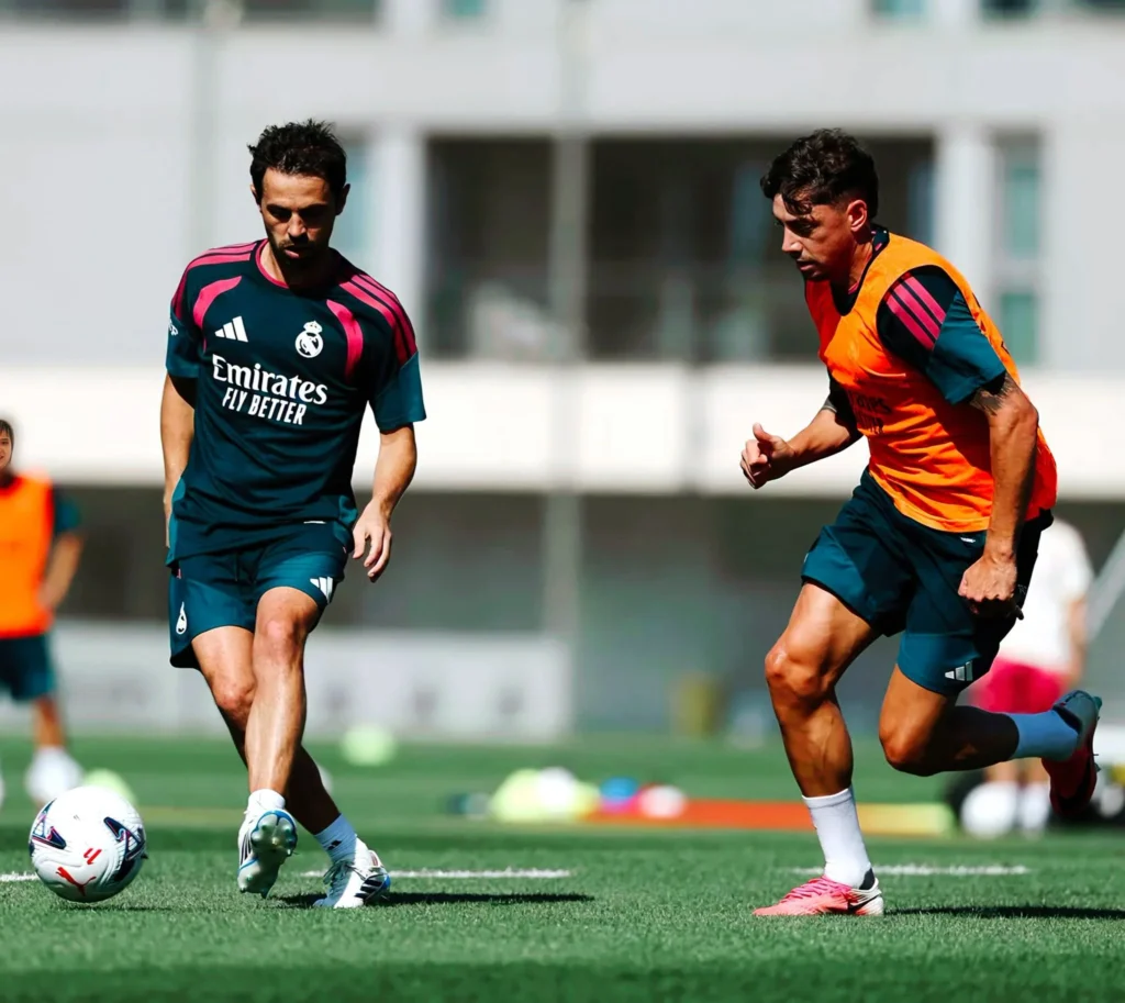 Bernardo Silva y Fede Valverde, durante un entrenamiento con el Real Madrid