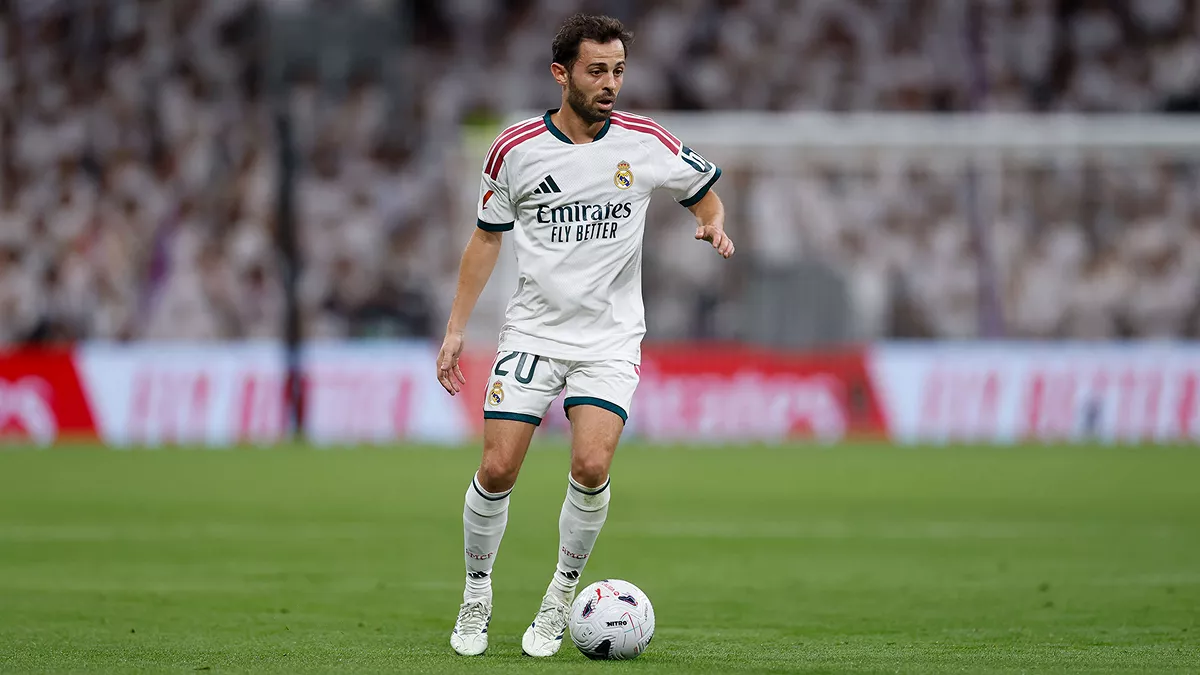 Bernardo Silva conduciendo el balón