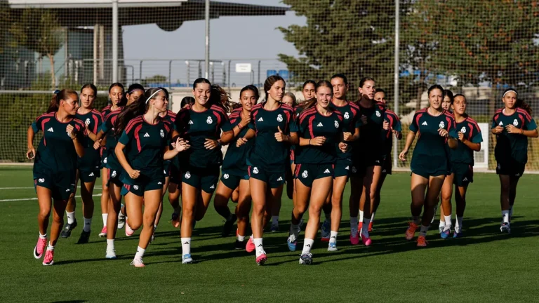 Ema Modric, entrenando con el Cadete femenino del Real Madrid