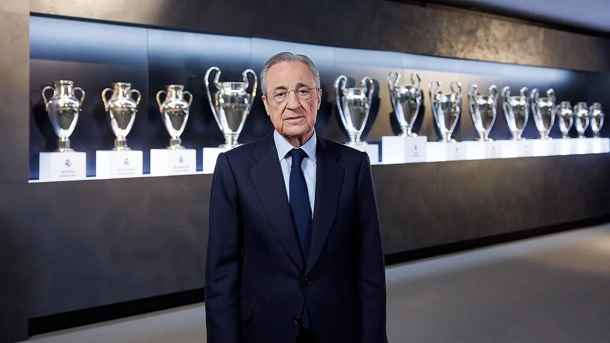 Florentino Pérez con las 15 Champions de fondo