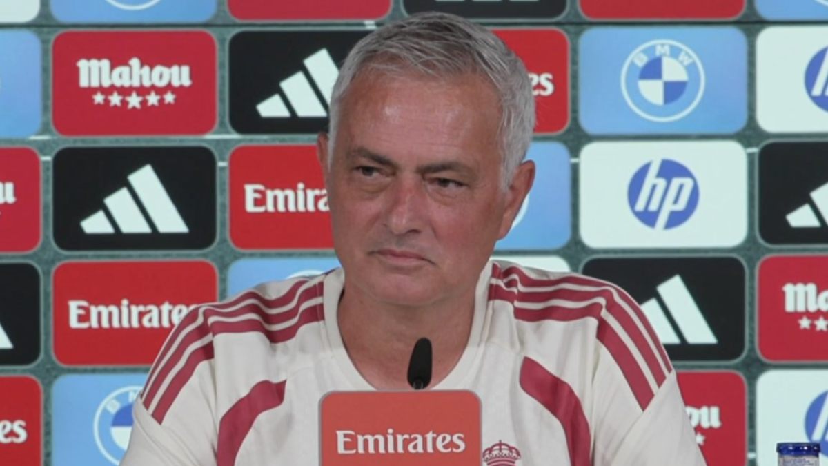 Mourinho se estrena con una petición al Real Madrid: «Un medio sería la guinda»