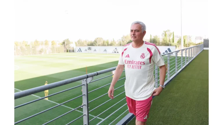 Mourinho, en un entrenamiento Del Real Madrid en Valdebebas