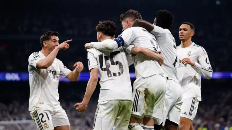 Los jugadores del Real Madrid celebrando un gol