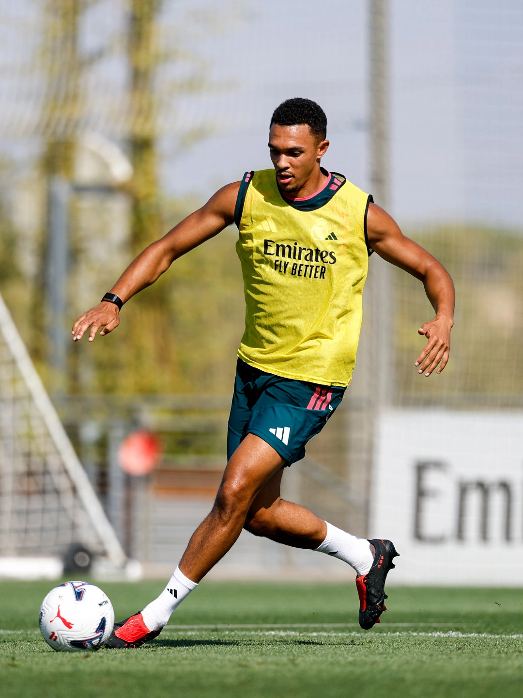 Trent-Alexander Arnold entrenando en Valdebebas