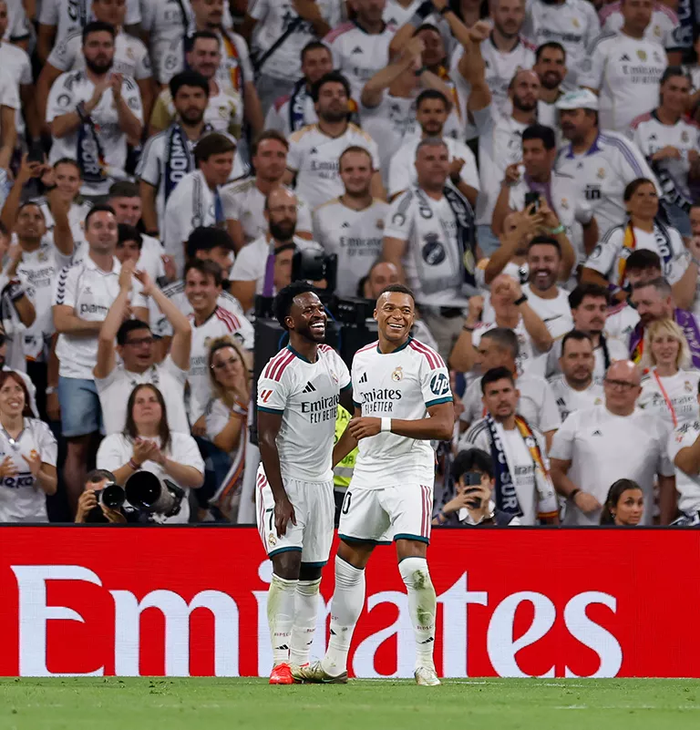 Vinicius y Mbappé celebrando