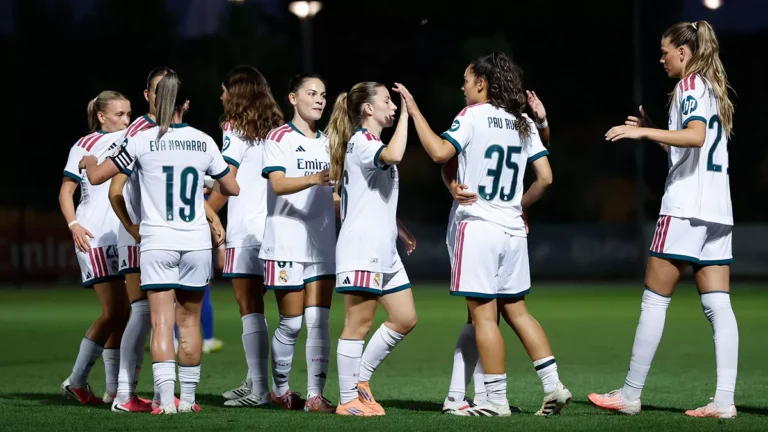 Jugadoras del Real Madrid Femenino celebrando un gol