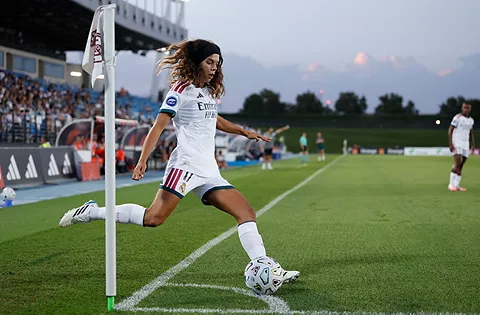 Andreia Jacinto Sacando un corner