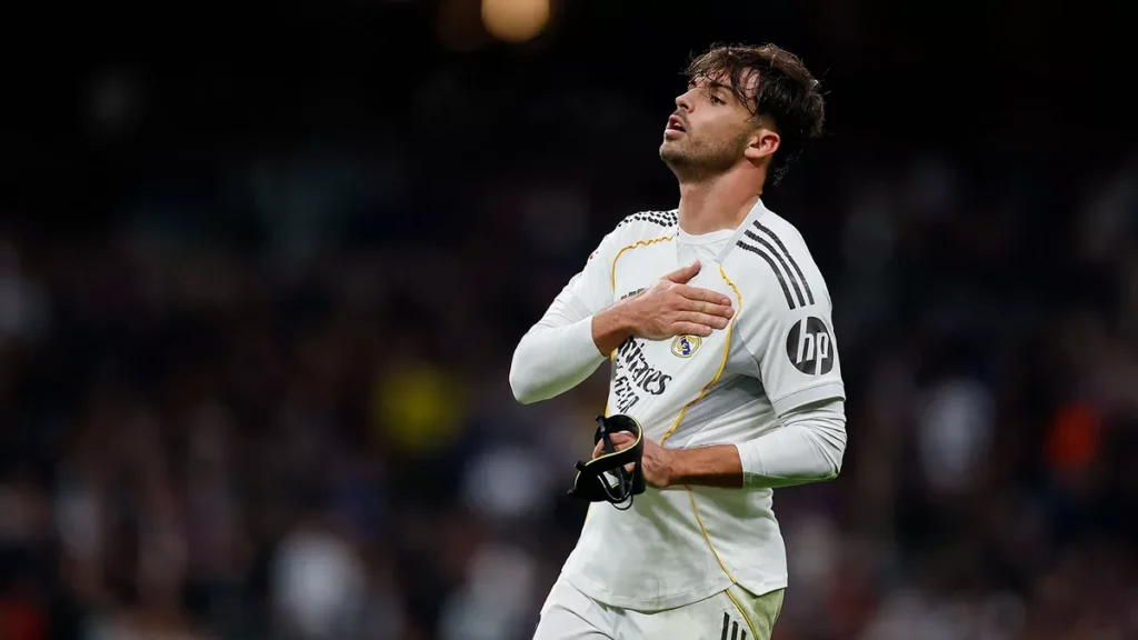 Asencio se queda sin hueco en el Real Madrid: entre la espada y la pared con el quirófano en el horizonte