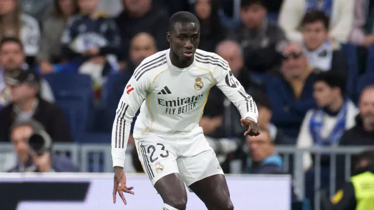 Ferland Mendy vistiendo la camiseta del Real Madrid