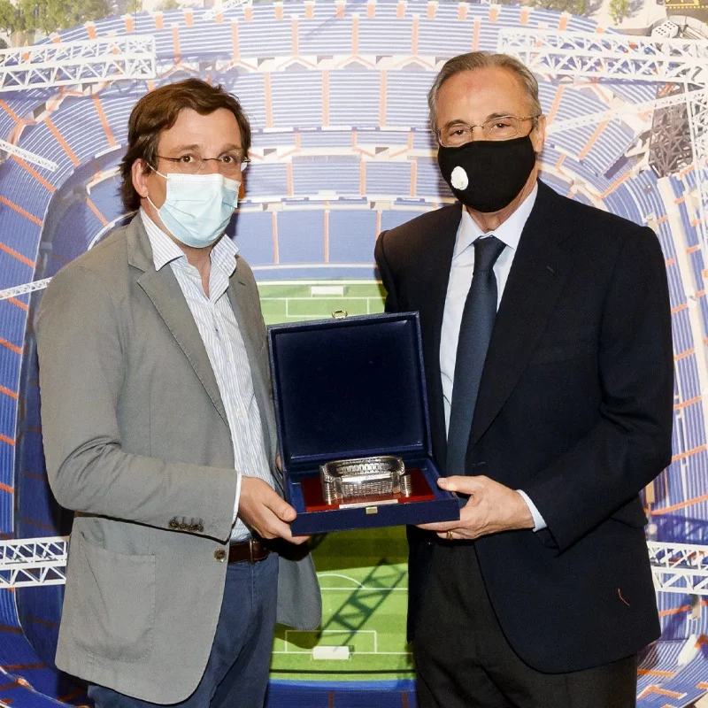 Florentino Pérez y Martínez-Almeida con mascarillas