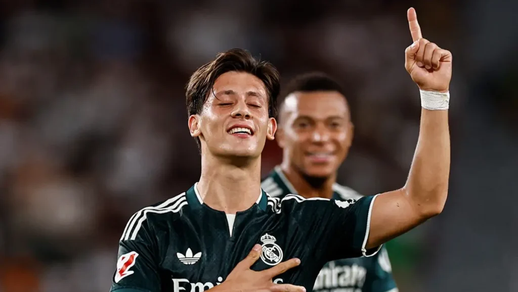 Arda Güler celebrando su gol con la camiseta del Real Madrid