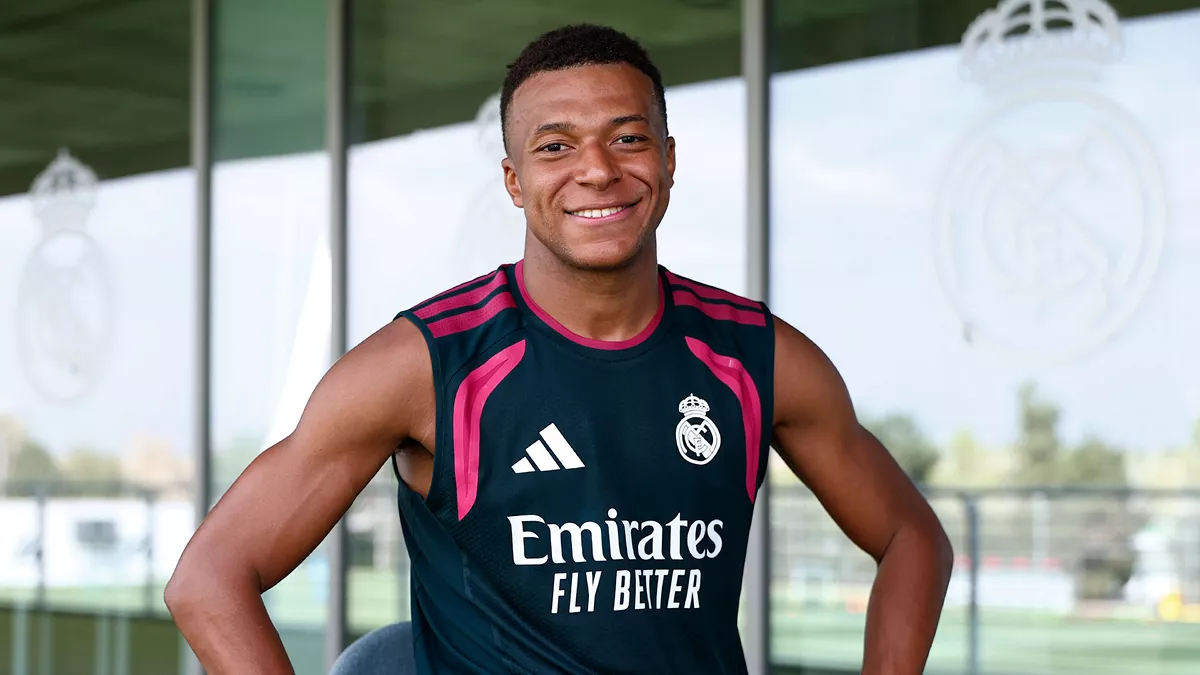 Kylian Mbappé en la Ciudad Deportiva con ropa de entrenamiento del Real Madrid
