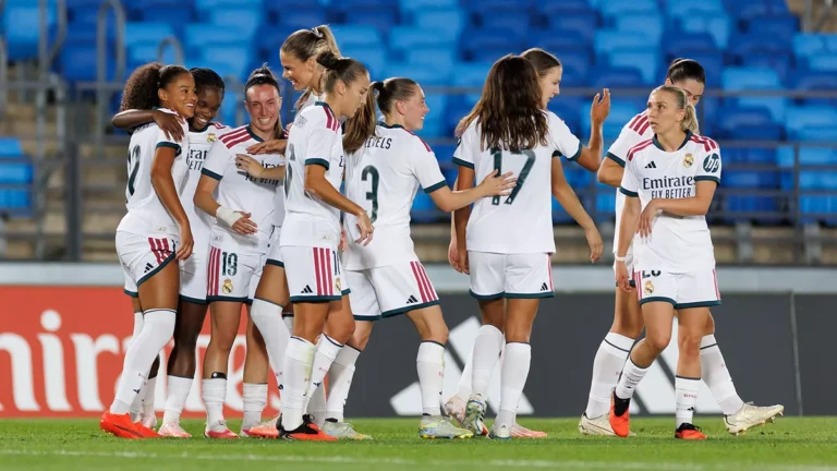 Las jugadoras del Real Madrid Femenino celebrando un gol