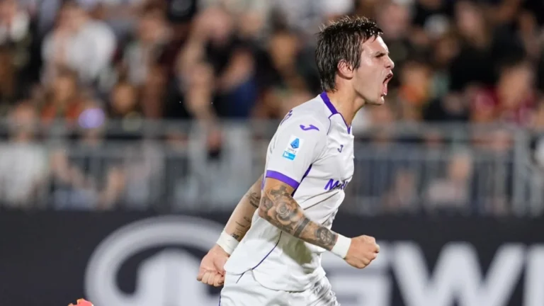 Franco Mastantuono, ex del Real Madrid, marcando un hat-trick con la Fiorentina