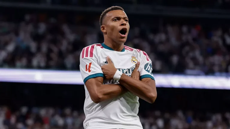 El Real Madrid visita al Atlético de Madrid en el primer derbi madrileño de la temporada sin margen para dejarse puntos en el camino