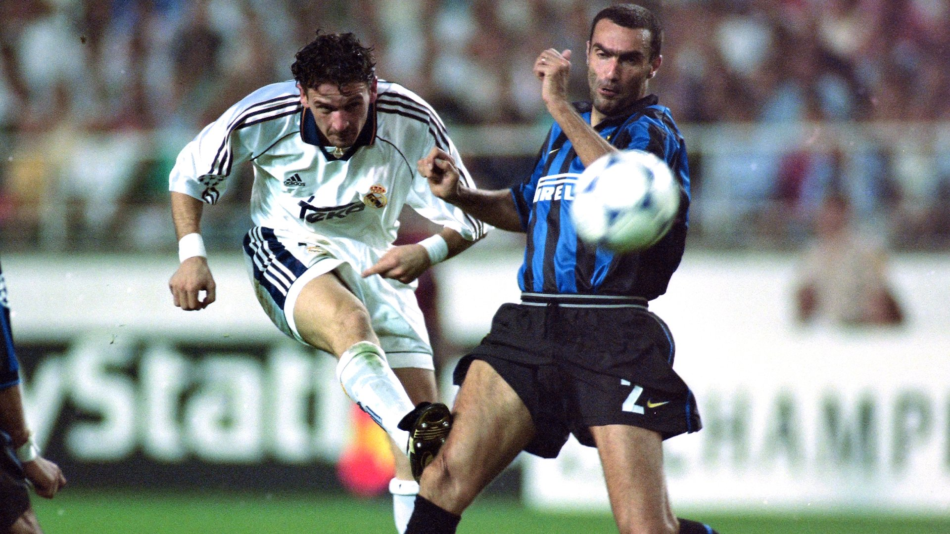 Mijatović y Bergomi en el enfrentamiento entre el Real Madrid y el Inter de la temporada 98/99