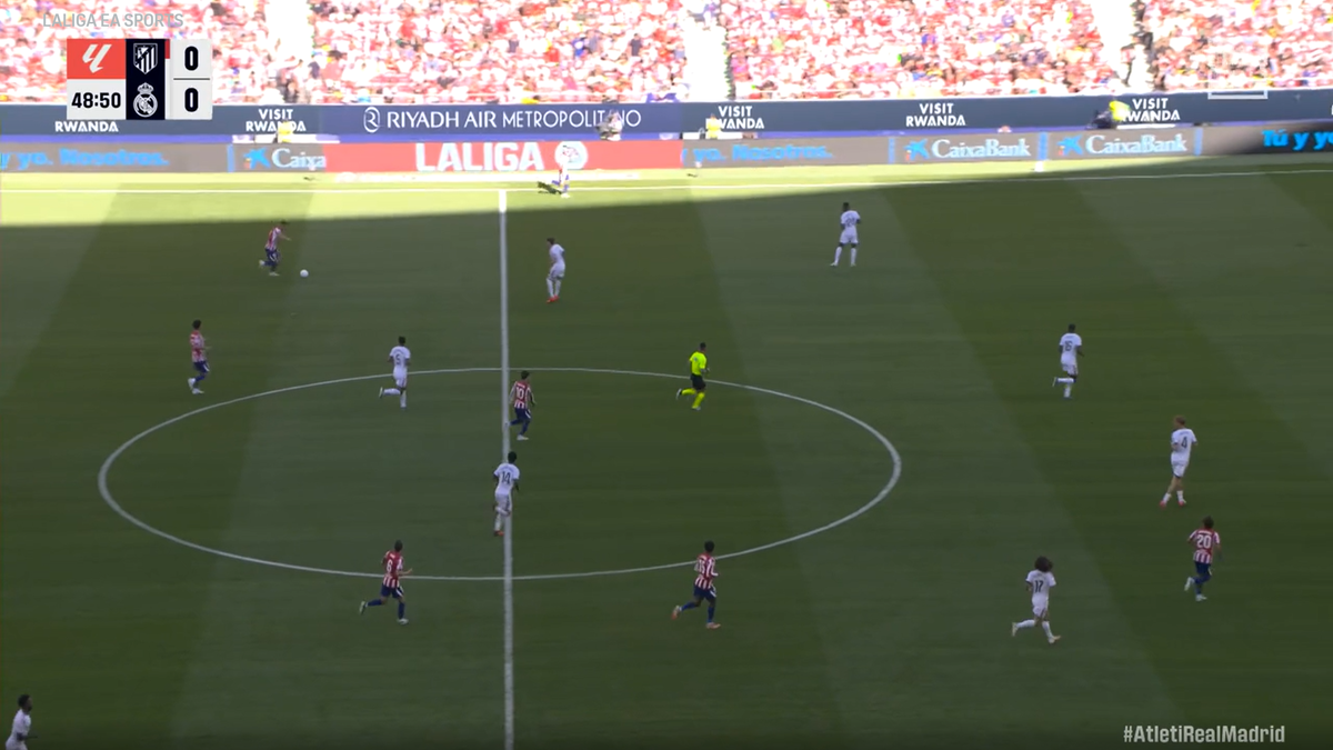 Una de las malas acciones defensivas de Cucurella en el derbi