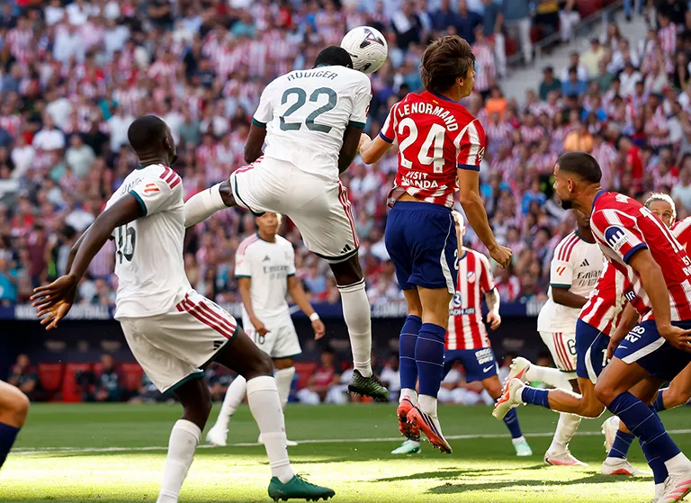 Mourinho carga contra los árbitros tras el derbi madrileño: ``Pensaba que encontraba una liga diferente a la que había dejado''