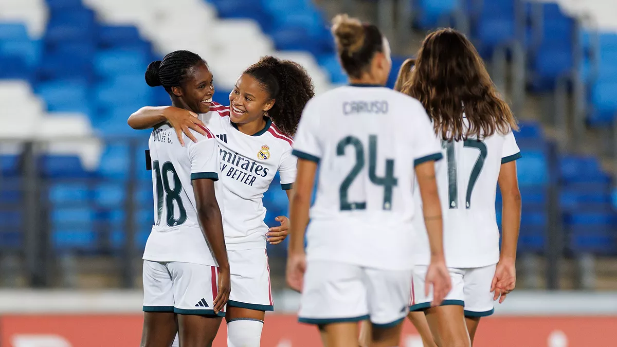 Futbolistas del Real Madrid Femenino celebrando un gol