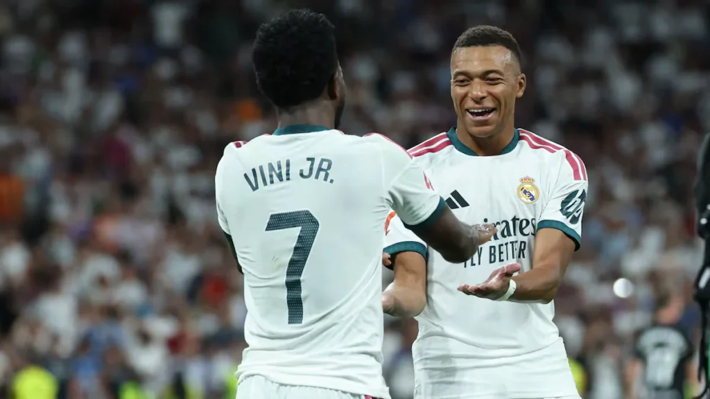 El Real Madrid pisa el acelerador y arrasa al Rayo Vallecano para disipar las dudas.