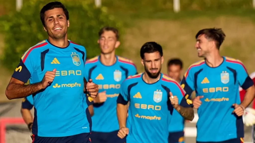 Rodri y sus compañeros de la selección española