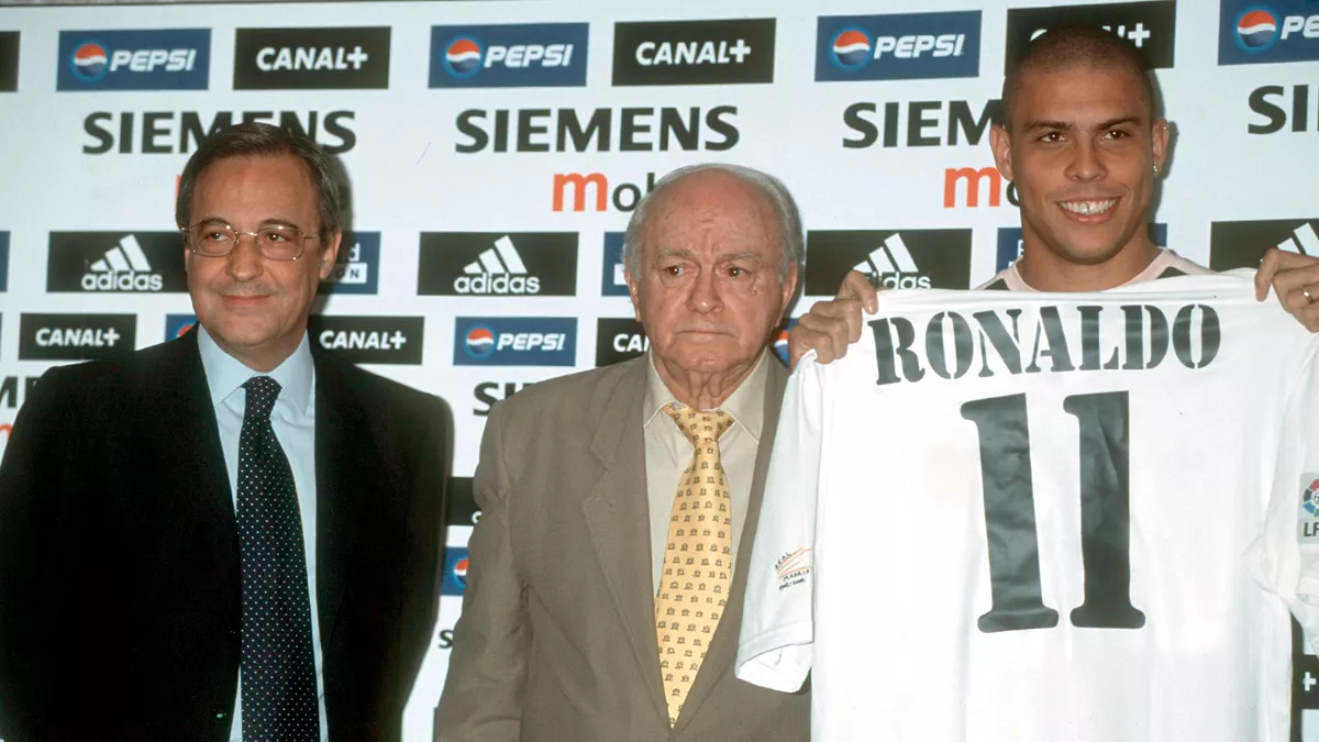 Ronaldo Nazário en su presentación como jugador del Real Madrid