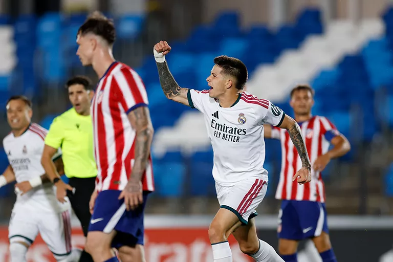 Ángel Carvajal, el ejemplo de desparpajo que levantó al Real Madrid Castilla en el derbi de filiales