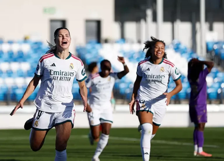 Bruun y Schröder celebrando la victoria del Real Madrid ante el Tenerife