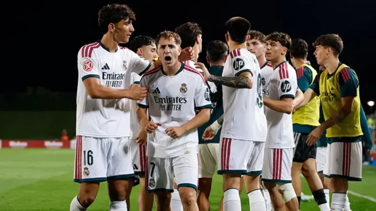 Yáñez celebrando su gol con el Real Madrid Castilla frente al Atlético Madrileño