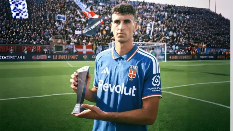 Jacobo Ramón, ex del Real Madrid, con su trofeo de MVP con el Como