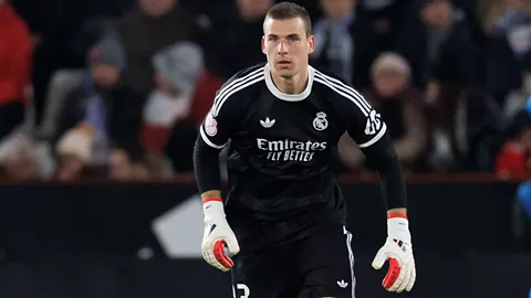 Qué pasará con Lunin en el Real Madrid: las opciones de Mourinho para suplir al ucraniano