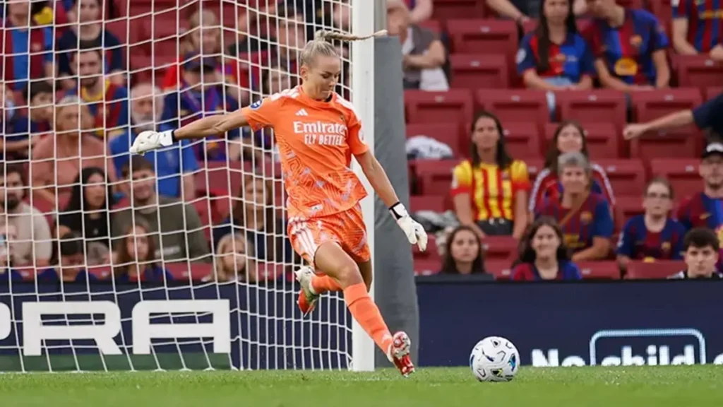Merle Frohms, la portera del Real Madrid frente al Barcelona