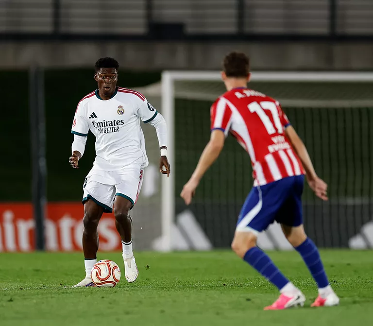 Oscar Naasei en un partido con el Real Madrid Castilla