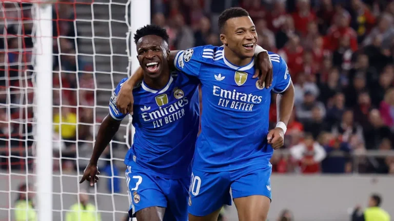 Kylian Mbappé y Vinicius celebran un gol del Real Madrid